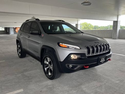 Used 2016 Jeep Cherokee Trailhawk AWD/4WD image 11