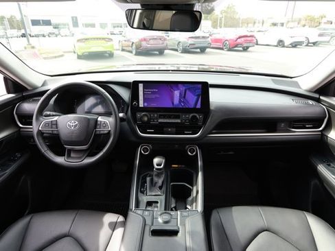 Used 2024 Toyota Grand Highlander XLE image 32