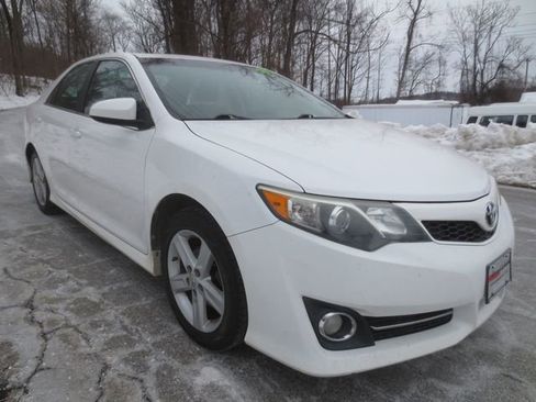 Used 2013 Toyota Camry image 2