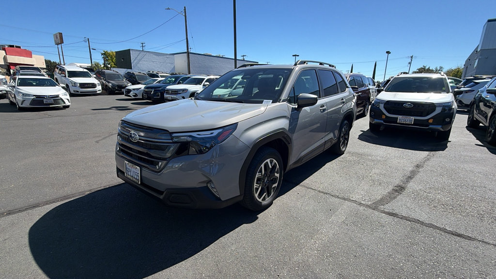 Used 2025 Subaru Forester Premium AWD/4WD image 1