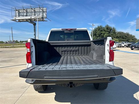 Used 2022 Chevrolet Silverado 1500 ZR2 w/ Technology Package image 13