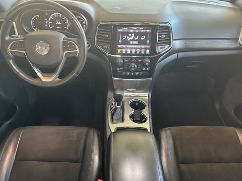 Used 2020 Jeep Grand Cherokee Laredo w/ Laredo X Package RWD image 13