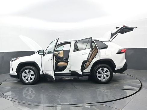 Used 2025 Toyota RAV4 LE image 31