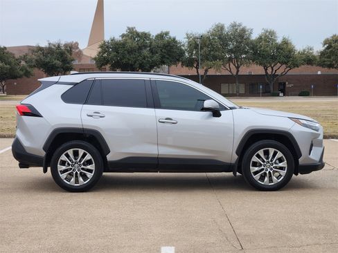 Used 2024 Toyota RAV4 XLE Premium image 5