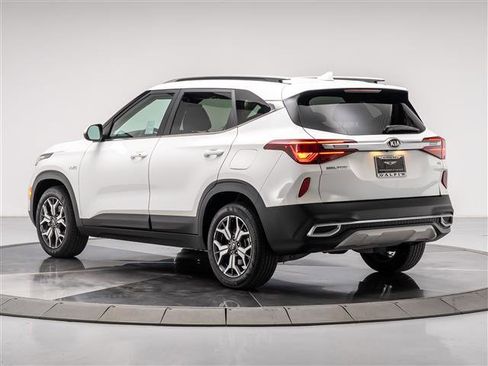 Used 2021 Kia Seltos EX image 3