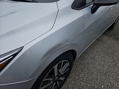 Used 2021 Nissan Versa SV image 2