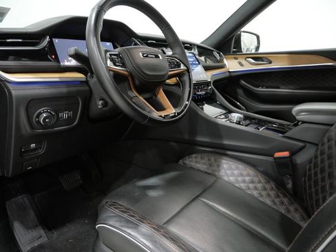Used 2022 Jeep Grand Cherokee Summit AWD/4WD image 11