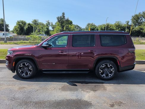 Used 2024 Jeep Wagoneer Series III AWD/4WD image 4
