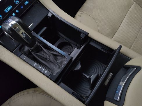 Used 2014 Ford Taurus Limited w/ Equipment Group 301A FWD image 26