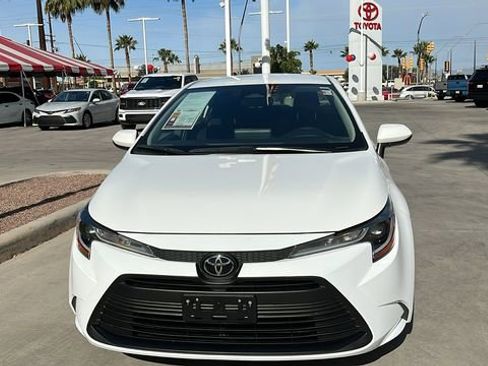Used 2023 Toyota Corolla LE FWD image 2