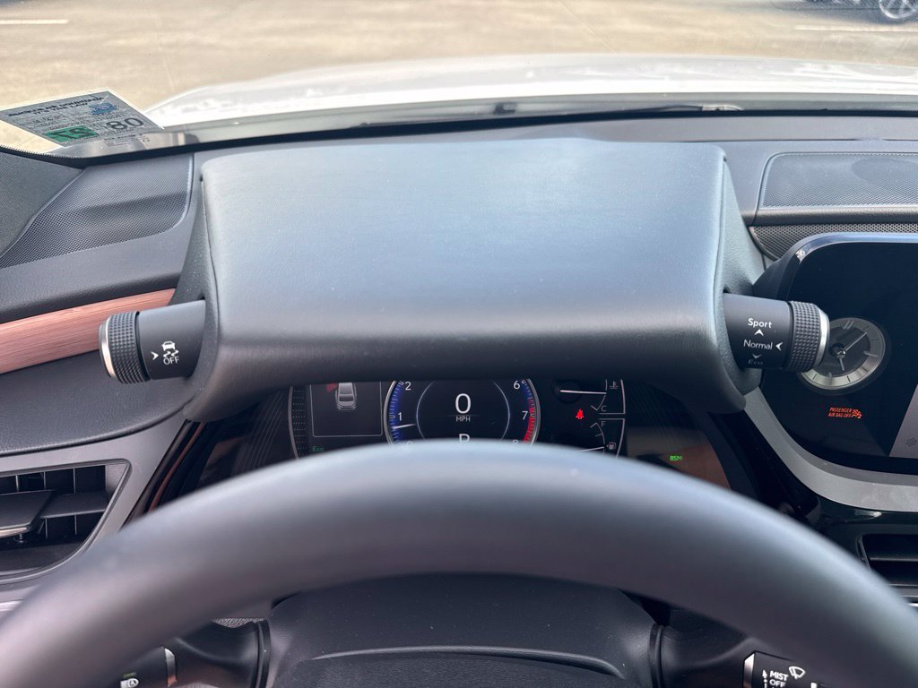 Used 2025 Lexus ES 350 w/ Premium Package FWD image 17