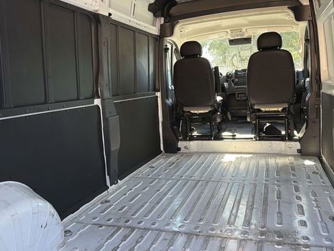 Used 2025 RAM ProMaster 2500 w/ Convenience Group FWD image 8