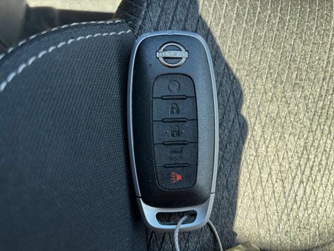 Used 2025 Nissan Rogue SV AWD/4WD image 17