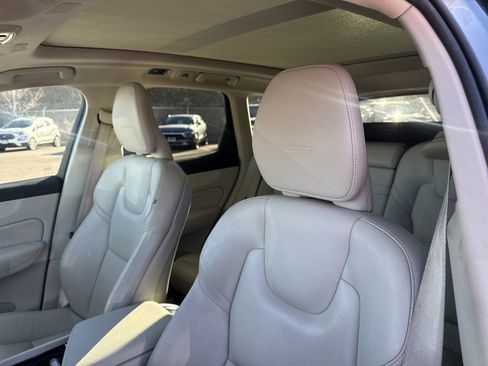 Used 2019 Volvo XC60 T5 Inscription image 12