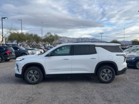 Used 2025 Chevrolet Traverse LT image 5