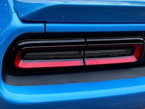 Used 2015 Dodge Challenger SRT image 18