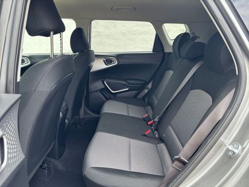 Used 2025 Kia Soul LX w/ LX Technology Package FWD image 23