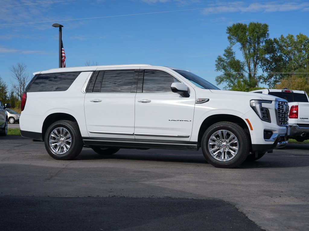Used 2026 GMC Yukon XL Denali w/ Sun & Power Step Package AWD/4WD image 2