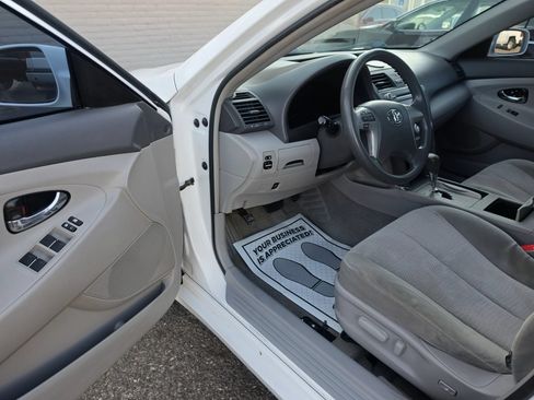 Used 2010 Toyota Camry LE FWD image 14