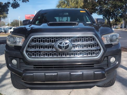 Used 2016 Toyota Tacoma TRD Sport w/ Towing Package image 3