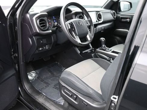 Used 2020 Toyota Tacoma TRD Sport AWD/4WD image 2