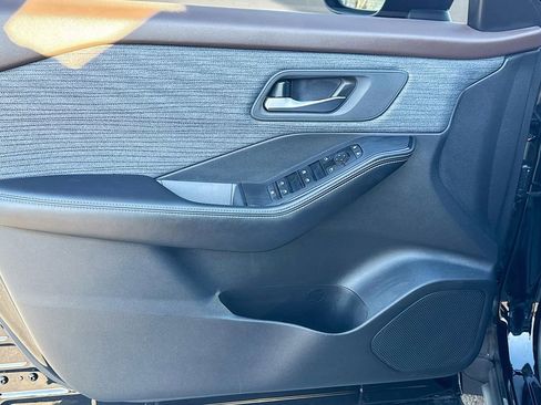 Used 2023 Nissan Rogue SV image 25