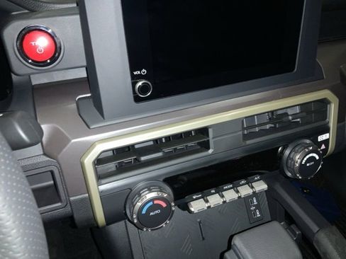 Used 2025 Toyota Tacoma TRD Off-Road image 19