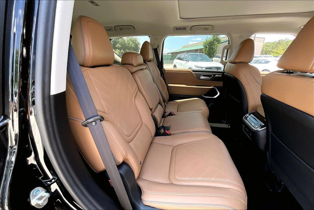 New 2027 INFINITI QX80 Luxe RWD image 17