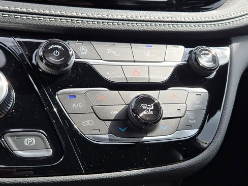 New 2026 Chrysler Pacifica Select image 28