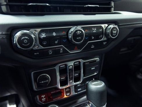 Used 2024 Jeep Gladiator Rubicon w/ Convenience Group image 17