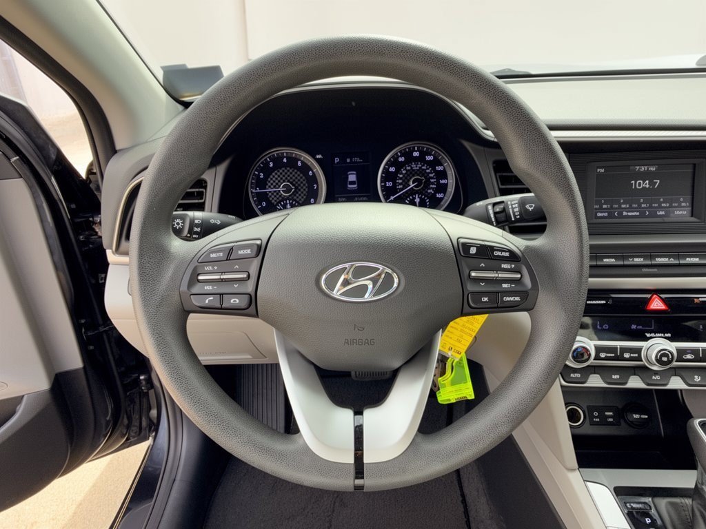 Used 2020 Hyundai Elantra SE FWD image 10