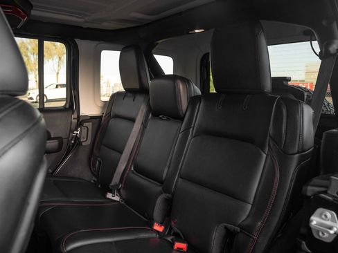 Used 2018 Jeep Wrangler Unlimited Rubicon AWD/4WD image 10