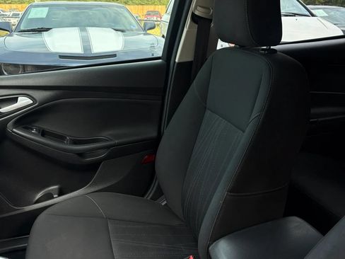 Used 2015 Ford Focus SE w/ SE Sport Package FWD image 10