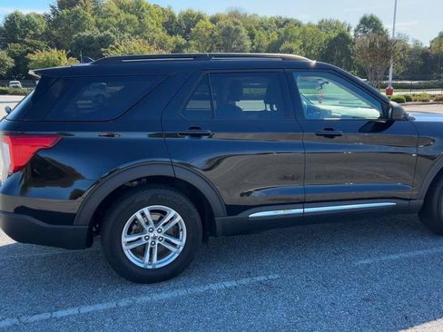 Used 2022 Ford Explorer XLT w/ Equipment Group 202A image 6