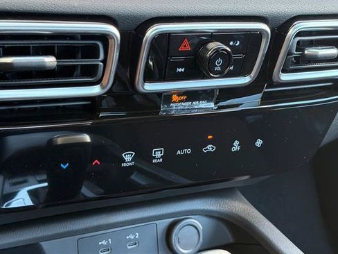New 2027 Nissan Sentra SR w/ Floor Mat Package FWD image 21
