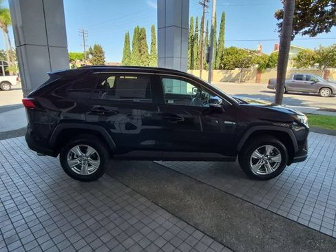 Used 2025 Toyota RAV4 XLE FWD image 4
