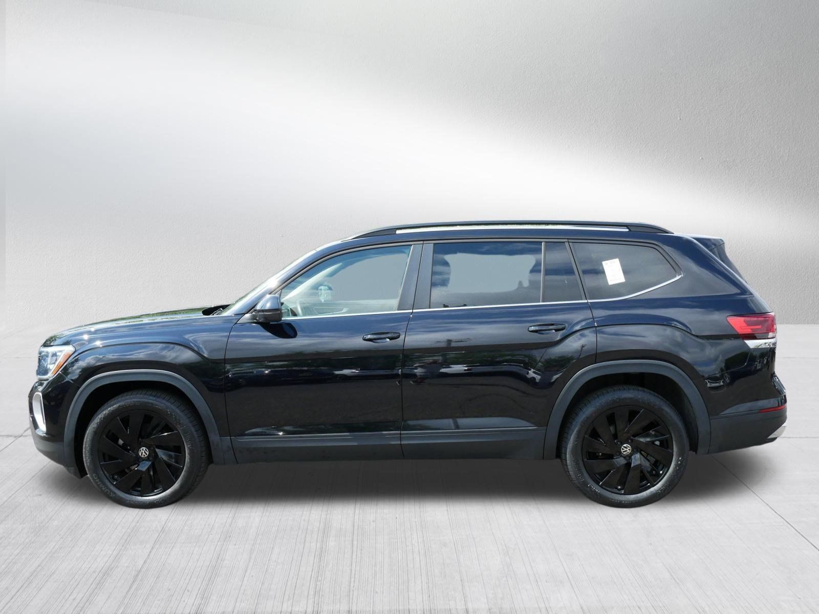 Certified 2024 Volkswagen Atlas SE w/ Panoramic Sunroof Package AWD/4WD image 4