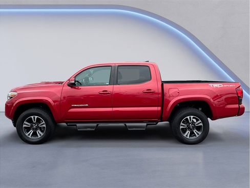 Used 2018 Toyota Tacoma TRD Sport w/ Technology Package RWD image 3