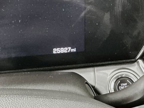 Used 2025 Chevrolet Trax LT FWD image 17