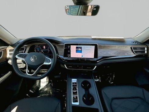 New 2026 Volkswagen Atlas SE image 7