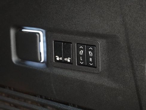 Used 2023 Chevrolet Tahoe Z71 w/ Luxury Package image 13