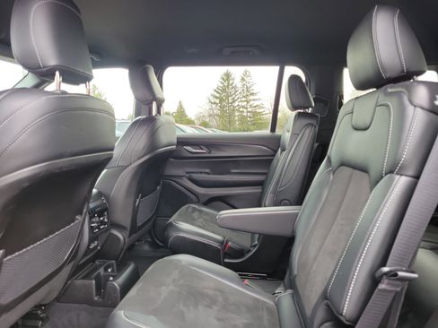 Used 2025 Jeep Grand Cherokee L Altitude image 11