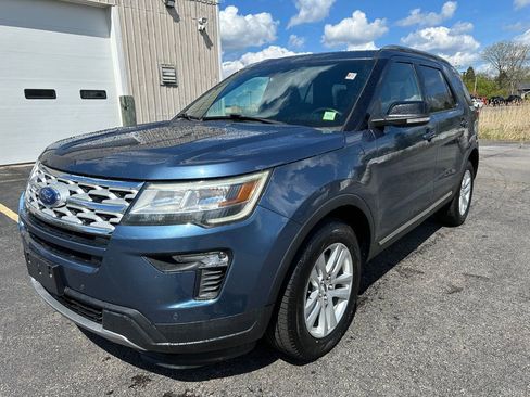 Used 2018 Ford Explorer XLT w/ Equipment Group 202A AWD/4WD image 12