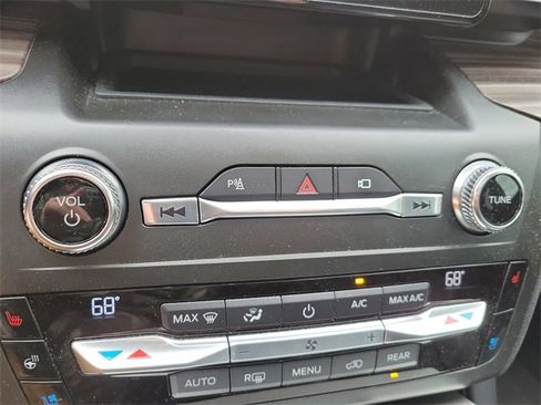 Used 2020 Ford Explorer Limited image 23