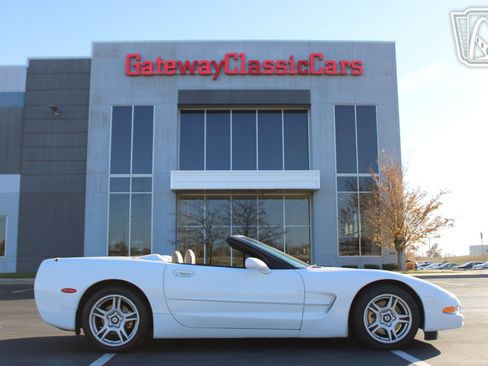 Used 1998 Chevrolet Corvette Convertible RWD image 22