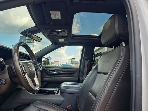 Used 2021 GMC Yukon XL Denali w/ Denali Premium Package AWD/4WD image 11