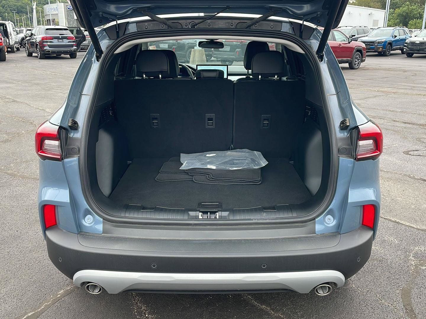 Used 2025 Ford Escape SE w/ PHEV Premium Package FWD image 28