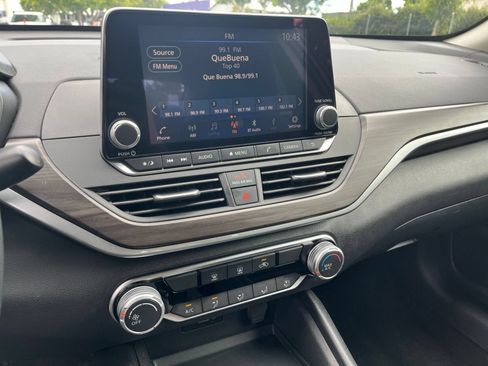 Used 2025 Nissan Altima 2.5 SV FWD image 14