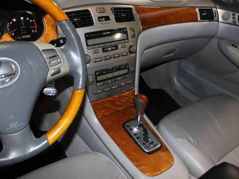 Used 2005 Lexus ES 330 FWD image 15
