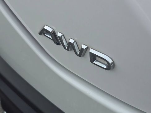 Used 2025 Honda Pilot Touring image 13